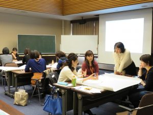2017年12月2日　授業風景「経営戦略/マーケティング」第4回　露木 恵美子 氏 
